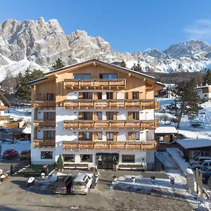 Camina And Cortina d'Ampezzo
