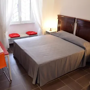 Maison Colosseo 3*, Rom Italien